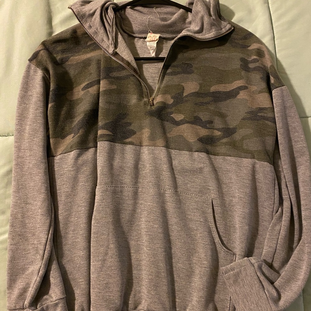 Women’s Camo/Gray Quarter Zip